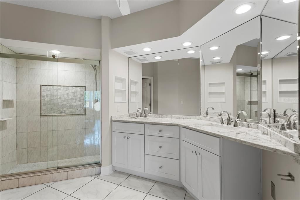 For Sale: $410,000 (2 beds, 2 baths, 1235 Square Feet)
