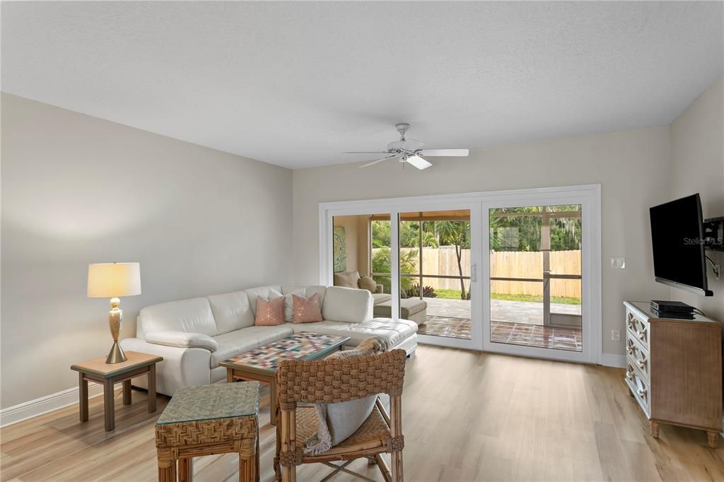 For Sale: $410,000 (2 beds, 2 baths, 1235 Square Feet)