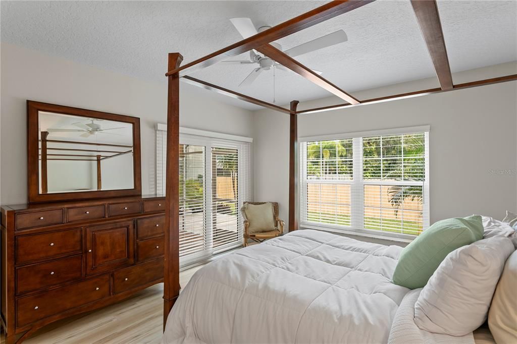 For Sale: $410,000 (2 beds, 2 baths, 1235 Square Feet)