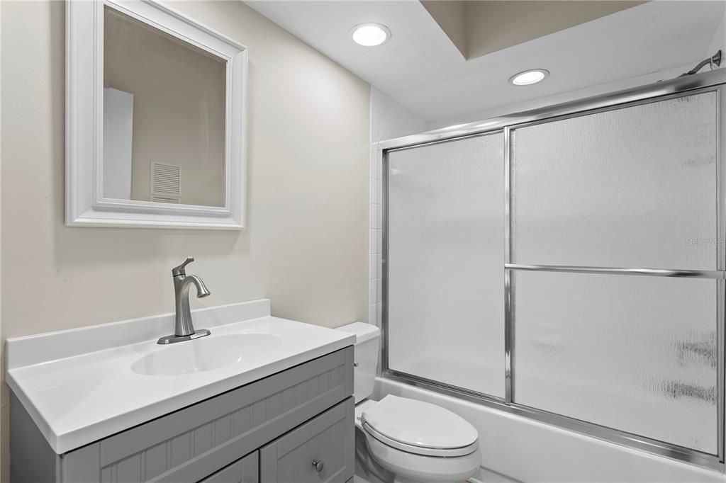 For Sale: $410,000 (2 beds, 2 baths, 1235 Square Feet)
