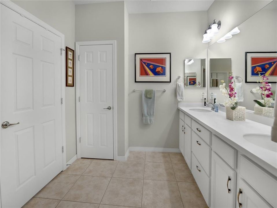 For Sale: $386,000 (2 beds, 2 baths, 2147 Square Feet)