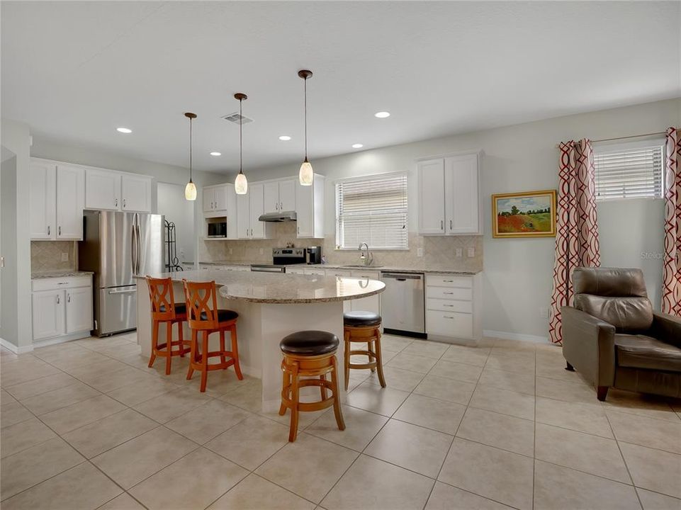 For Sale: $386,000 (2 beds, 2 baths, 2147 Square Feet)