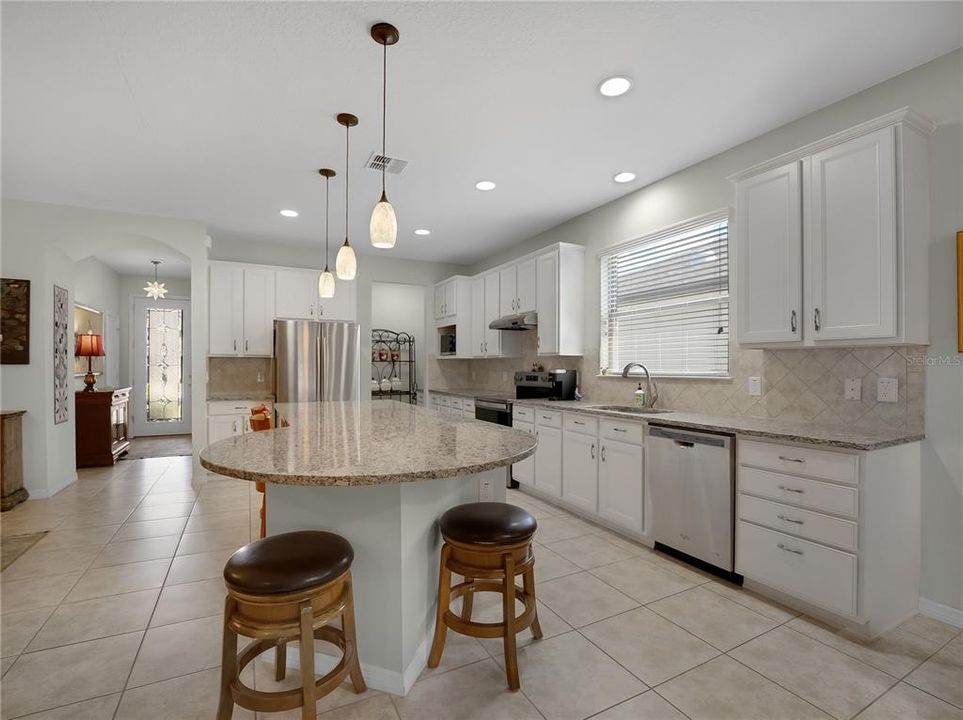 For Sale: $386,000 (2 beds, 2 baths, 2147 Square Feet)
