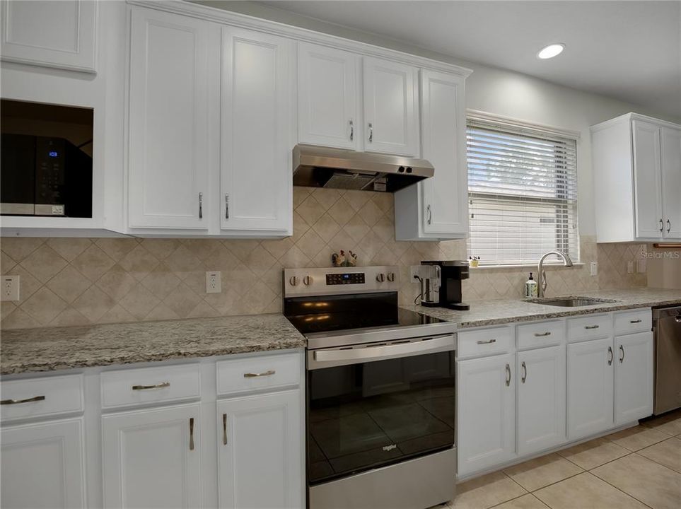 For Sale: $386,000 (2 beds, 2 baths, 2147 Square Feet)