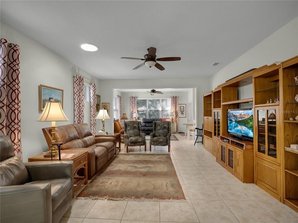 For Sale: $386,000 (2 beds, 2 baths, 2147 Square Feet)