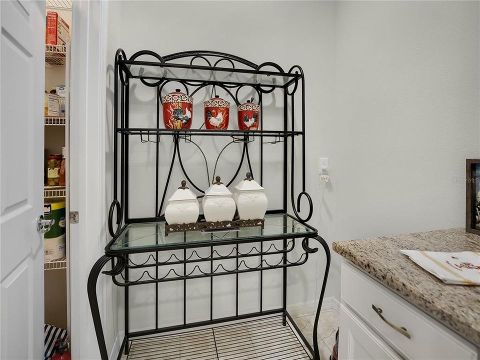 For Sale: $386,000 (2 beds, 2 baths, 2147 Square Feet)