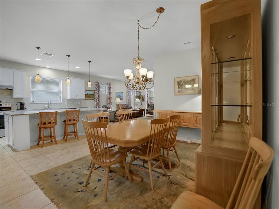 For Sale: $386,000 (2 beds, 2 baths, 2147 Square Feet)