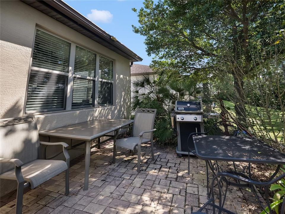 For Sale: $386,000 (2 beds, 2 baths, 2147 Square Feet)