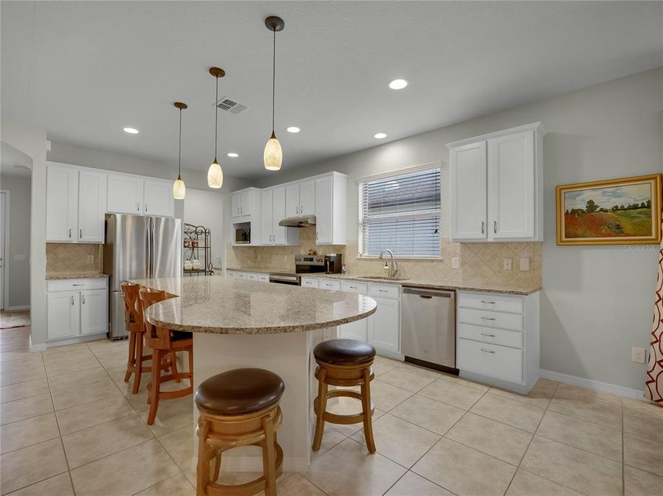 For Sale: $386,000 (2 beds, 2 baths, 2147 Square Feet)
