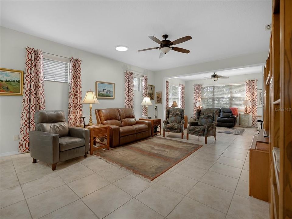 For Sale: $386,000 (2 beds, 2 baths, 2147 Square Feet)