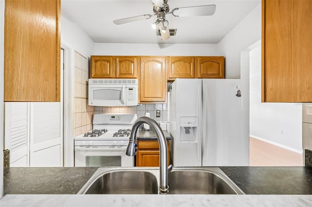 For Sale: $220,000 (2 beds, 1 baths, 1182 Square Feet)