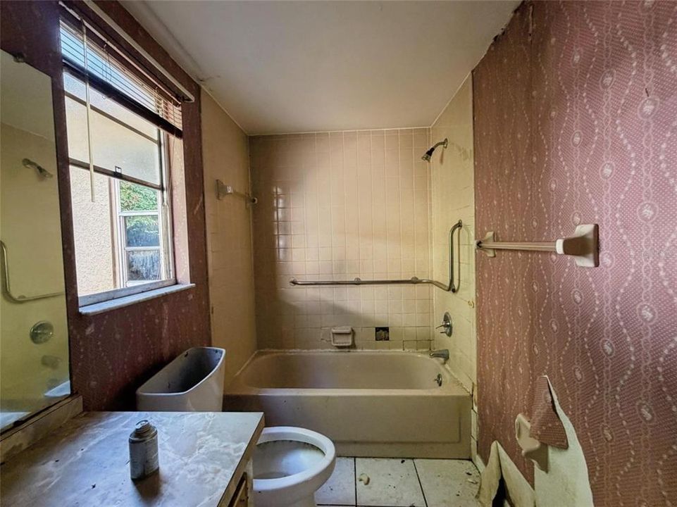 На продажу: $199,900 (5 спален, 3 ванн, 1650 Квадратных фут)