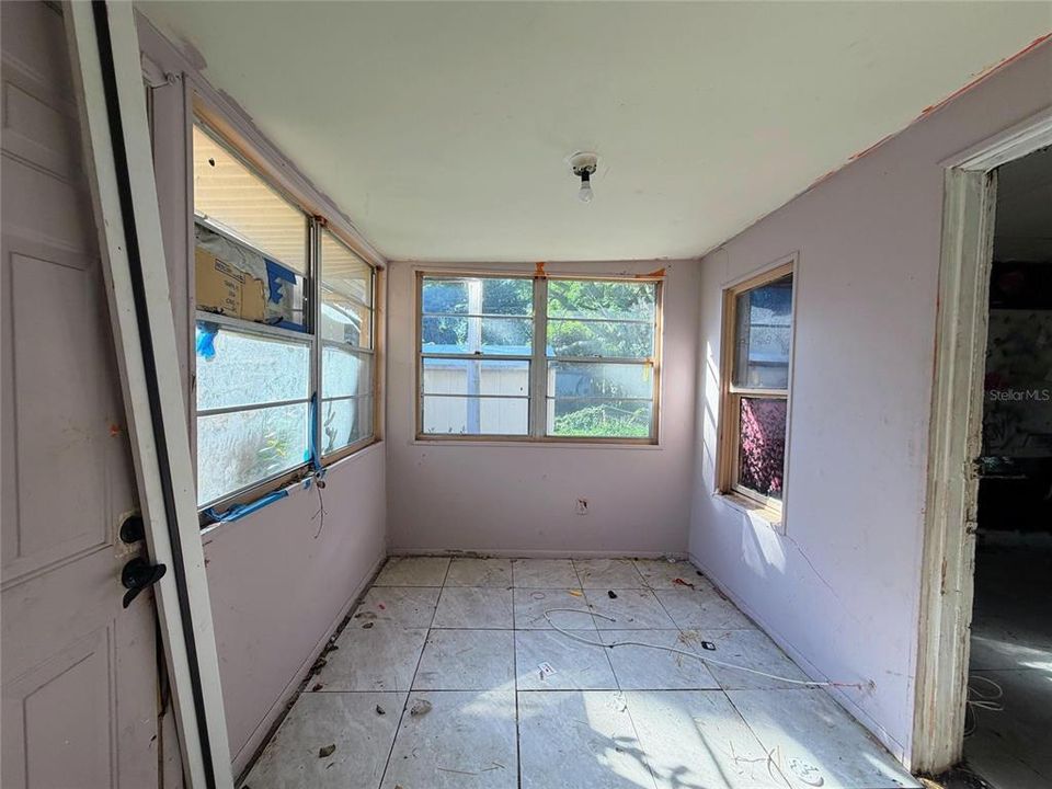 На продажу: $199,900 (5 спален, 3 ванн, 1650 Квадратных фут)