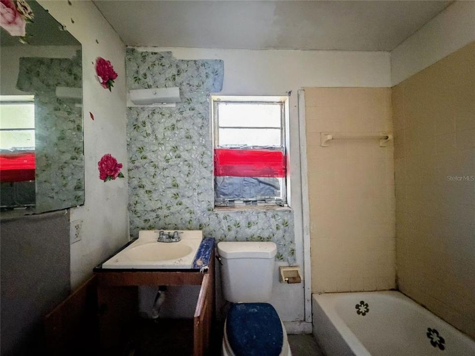 На продажу: $199,900 (5 спален, 3 ванн, 1650 Квадратных фут)