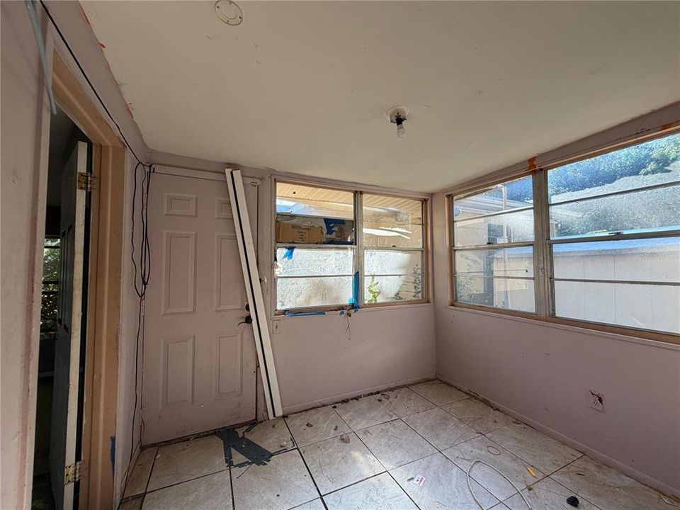 На продажу: $199,900 (5 спален, 3 ванн, 1650 Квадратных фут)