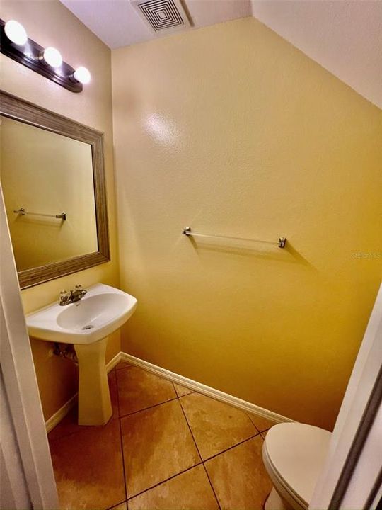 For Rent: $1,995 (3 beds, 2 baths, 1880 Square Feet)