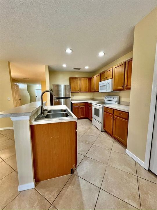 For Rent: $1,995 (3 beds, 2 baths, 1880 Square Feet)