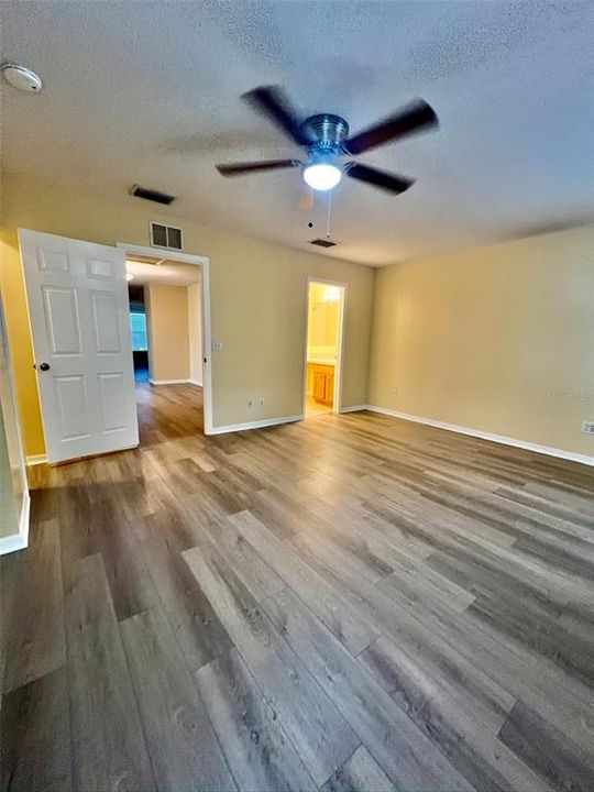 For Rent: $1,995 (3 beds, 2 baths, 1880 Square Feet)