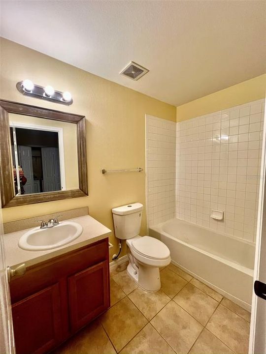 For Rent: $1,995 (3 beds, 2 baths, 1880 Square Feet)