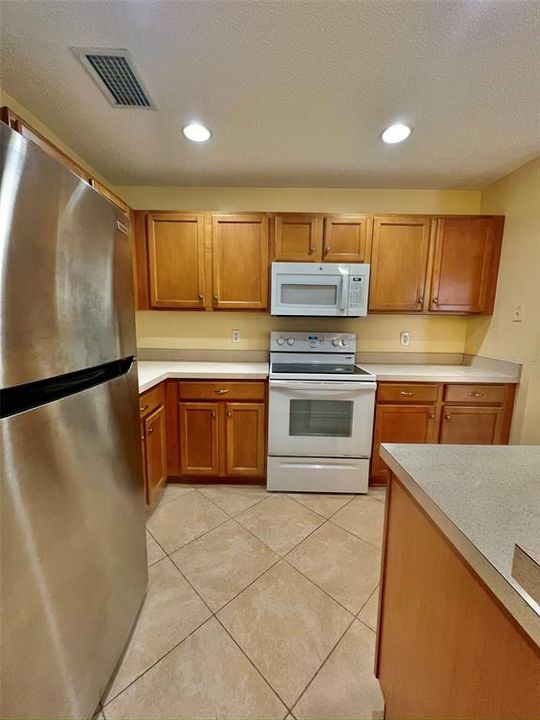 For Rent: $1,995 (3 beds, 2 baths, 1880 Square Feet)