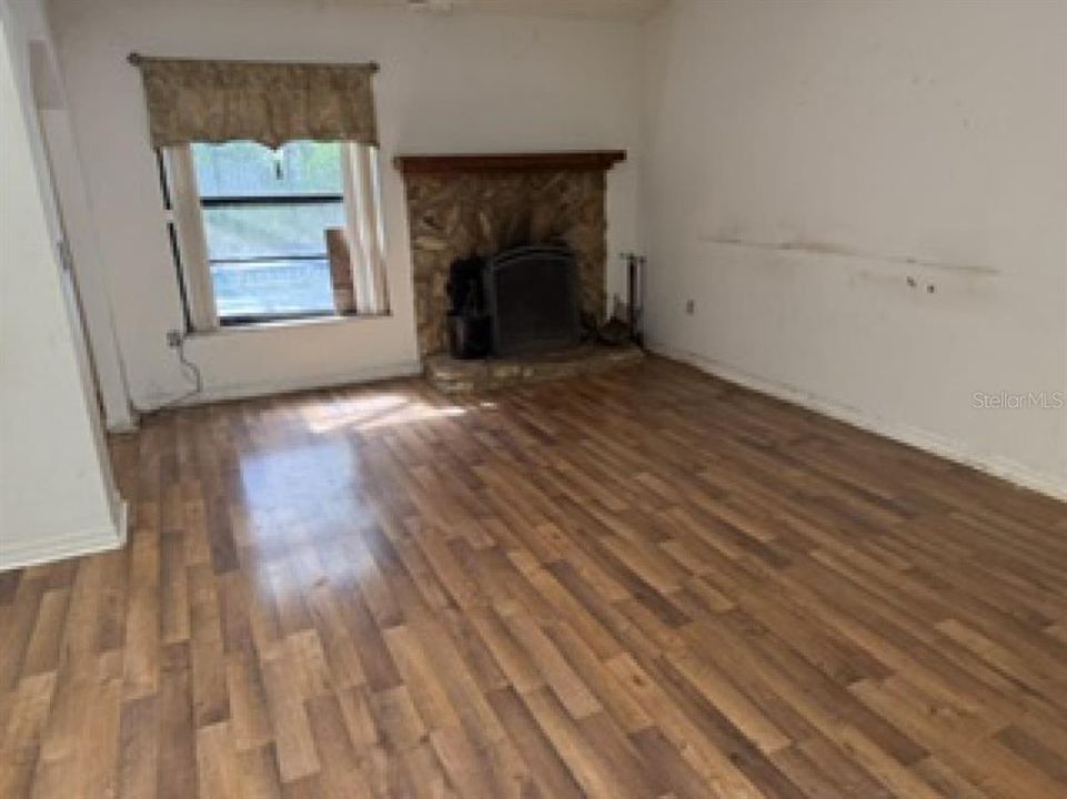 En Venta: $350,000 (3 camas, 2 baños, 1708 Pies cuadrados)