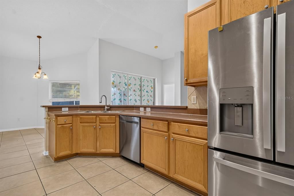 En Venta: $449,999 (4 camas, 3 baños, 2650 Pies cuadrados)