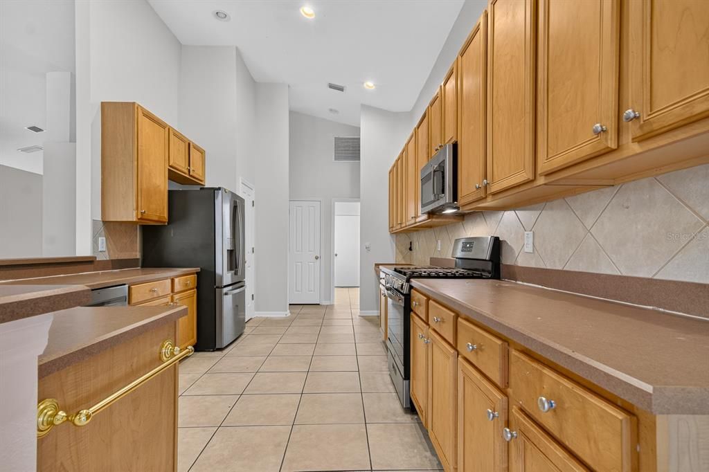 En Venta: $449,999 (4 camas, 3 baños, 2650 Pies cuadrados)