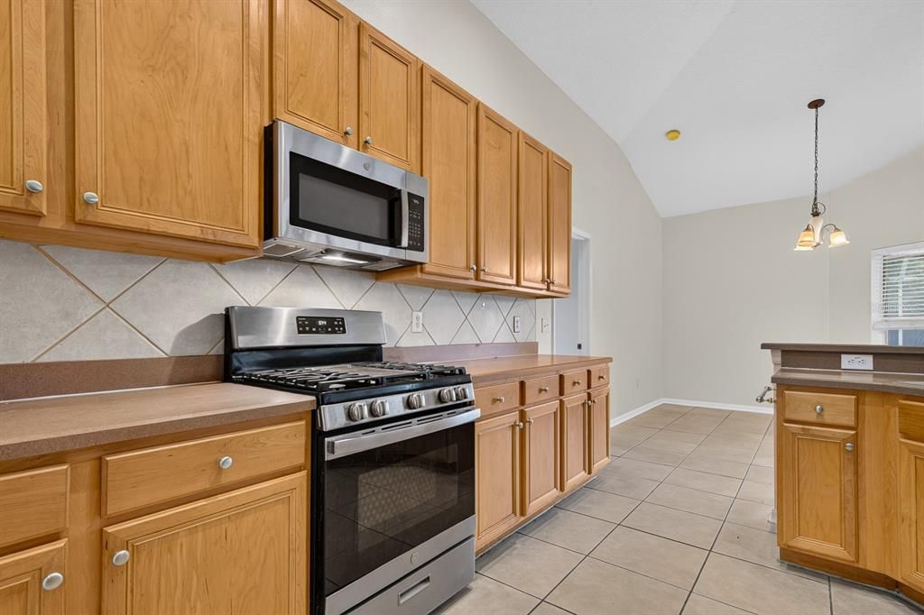 En Venta: $449,999 (4 camas, 3 baños, 2650 Pies cuadrados)