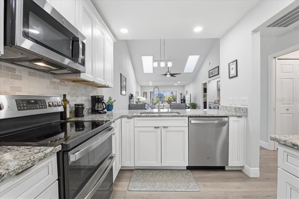 待售: $224,900 (2 贝兹, 2 浴室, 1292 平方英尺)