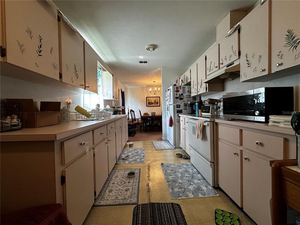 For Sale: $225,000 (3 beds, 2 baths, 1092 Square Feet)