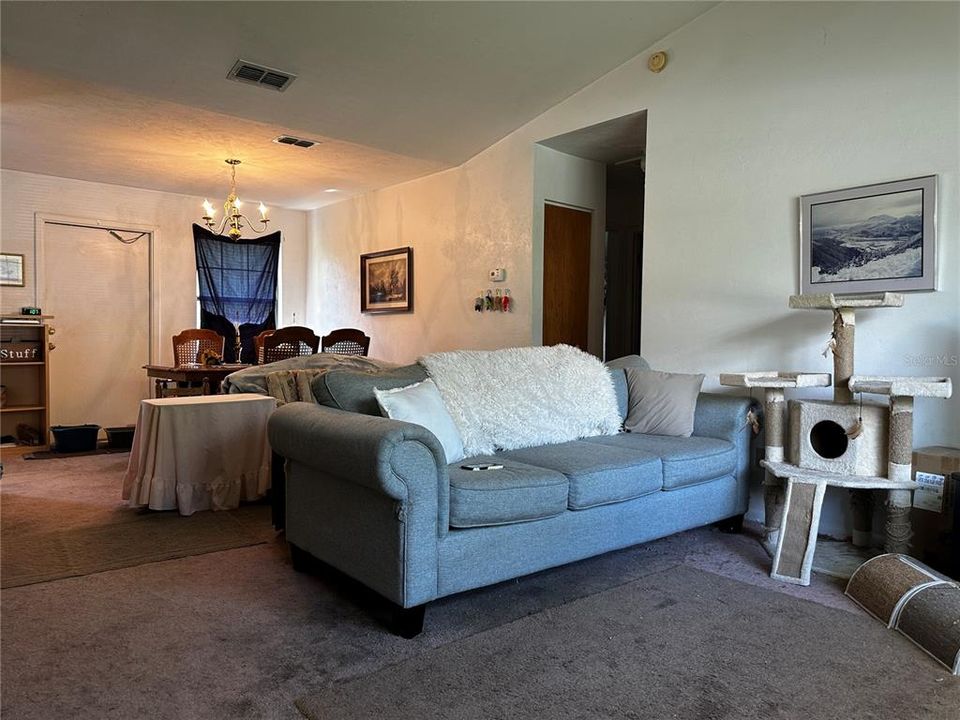 For Sale: $225,000 (3 beds, 2 baths, 1092 Square Feet)