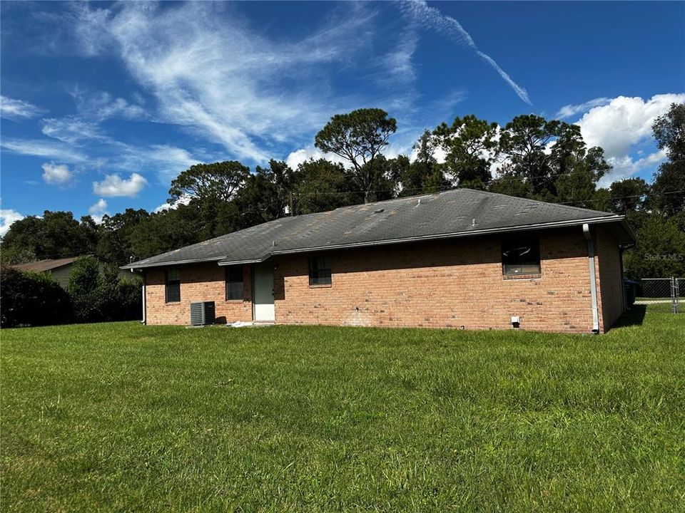 For Sale: $225,000 (3 beds, 2 baths, 1092 Square Feet)