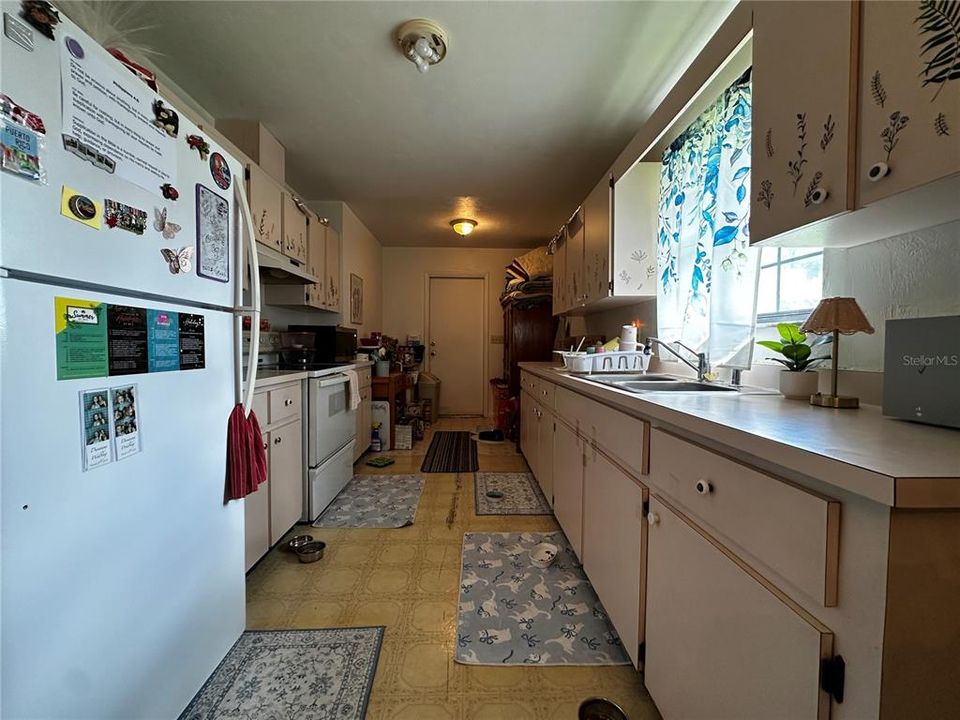 For Sale: $225,000 (3 beds, 2 baths, 1092 Square Feet)