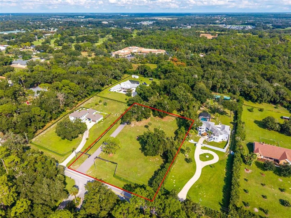 待售: $249,900 (1.11 acres)