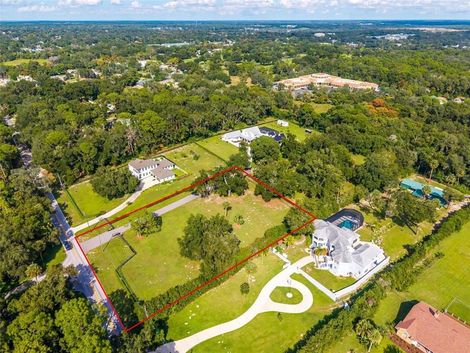 待售: $249,900 (1.11 acres)