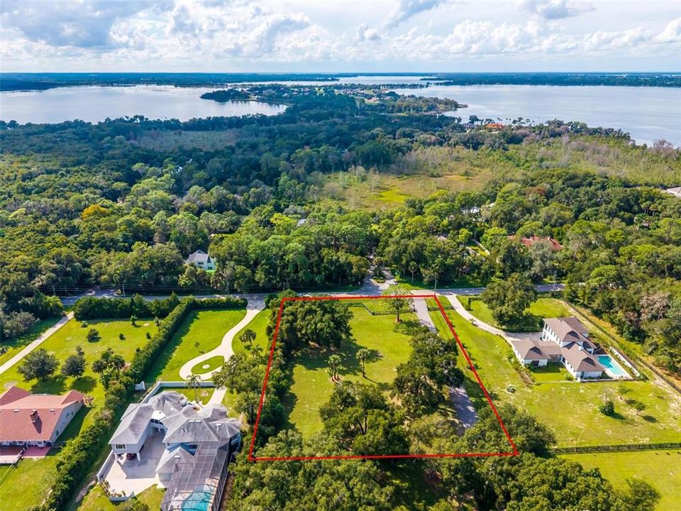 待售: $249,900 (1.11 acres)