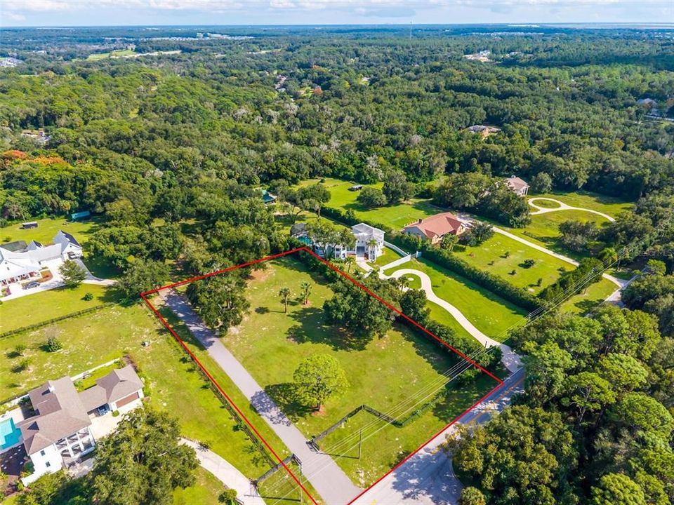待售: $249,900 (1.11 acres)