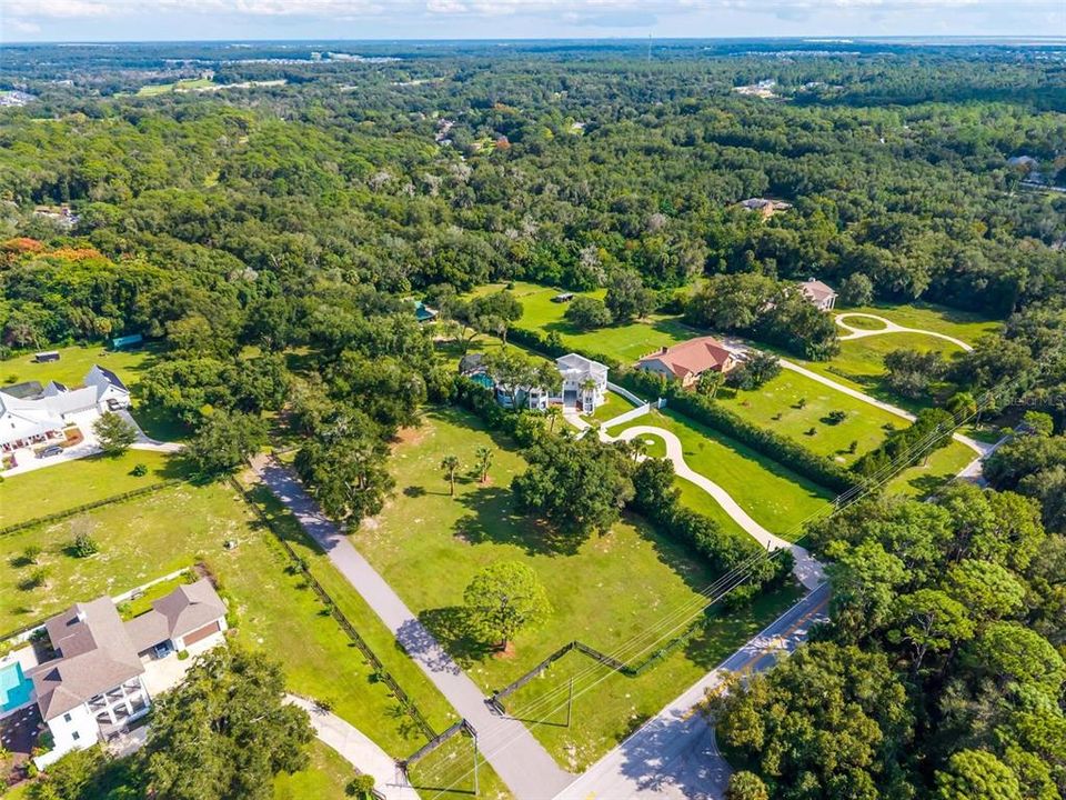 待售: $249,900 (1.11 acres)