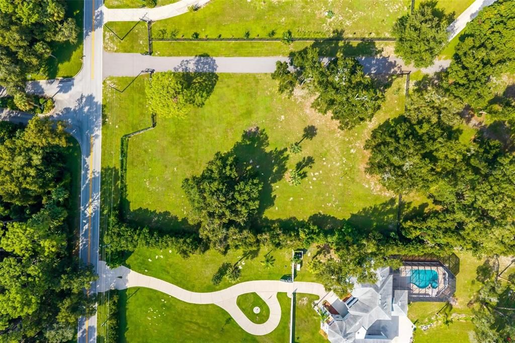 待售: $249,900 (1.11 acres)