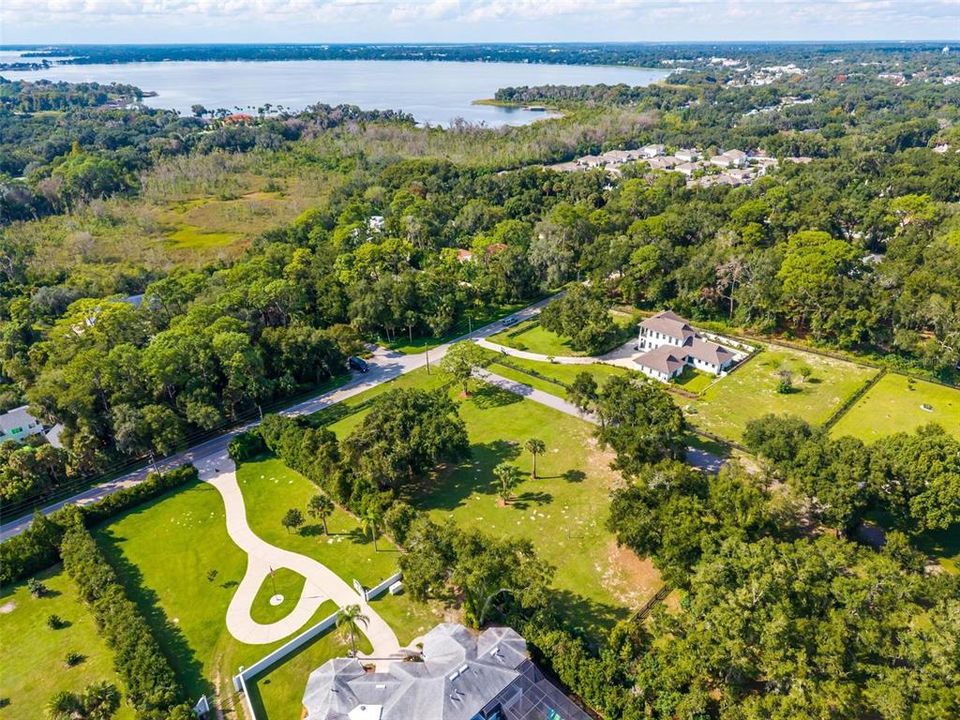 待售: $249,900 (1.11 acres)