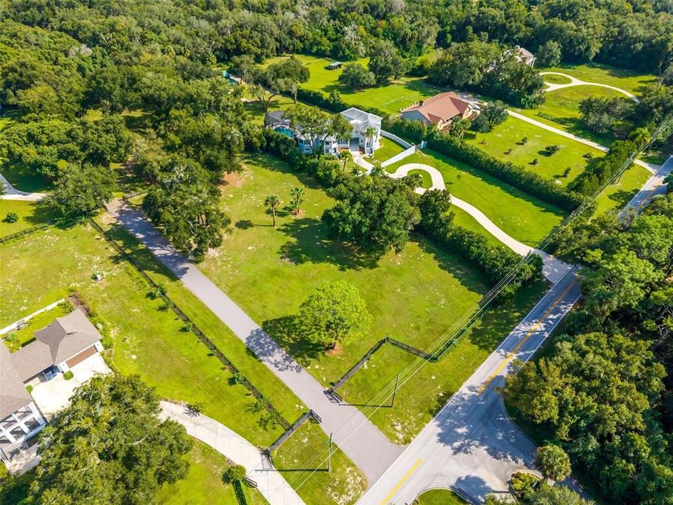 待售: $249,900 (1.11 acres)
