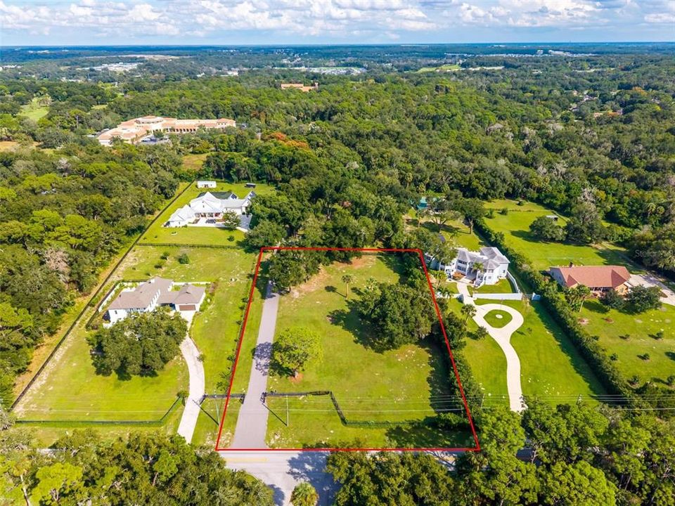 待售: $249,900 (1.11 acres)