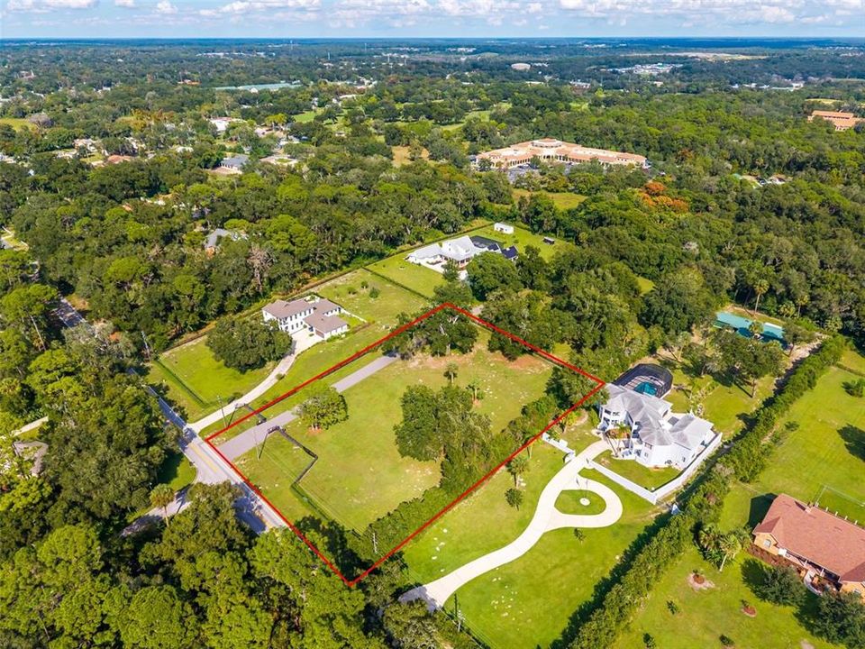 待售: $249,900 (1.11 acres)