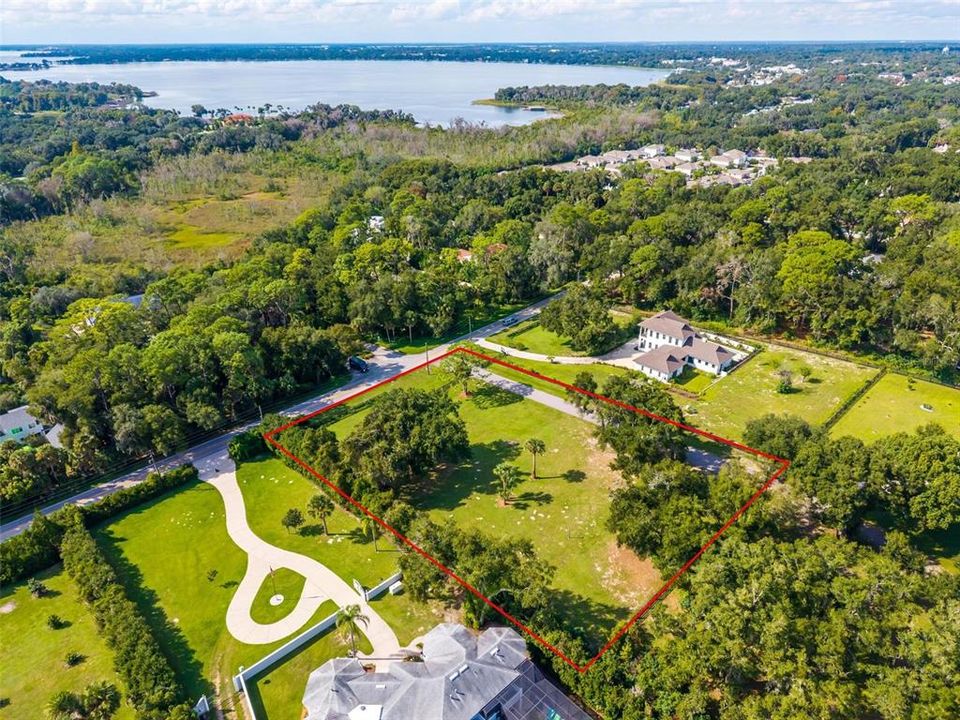 待售: $249,900 (1.11 acres)