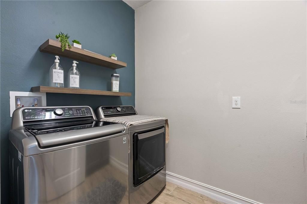 En Venta: $669,000 (5 camas, 4 baños, 3282 Pies cuadrados)