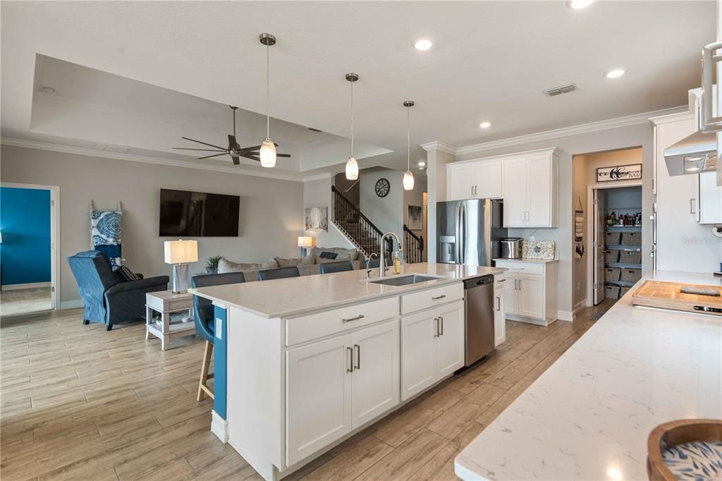 En Venta: $669,000 (5 camas, 4 baños, 3282 Pies cuadrados)