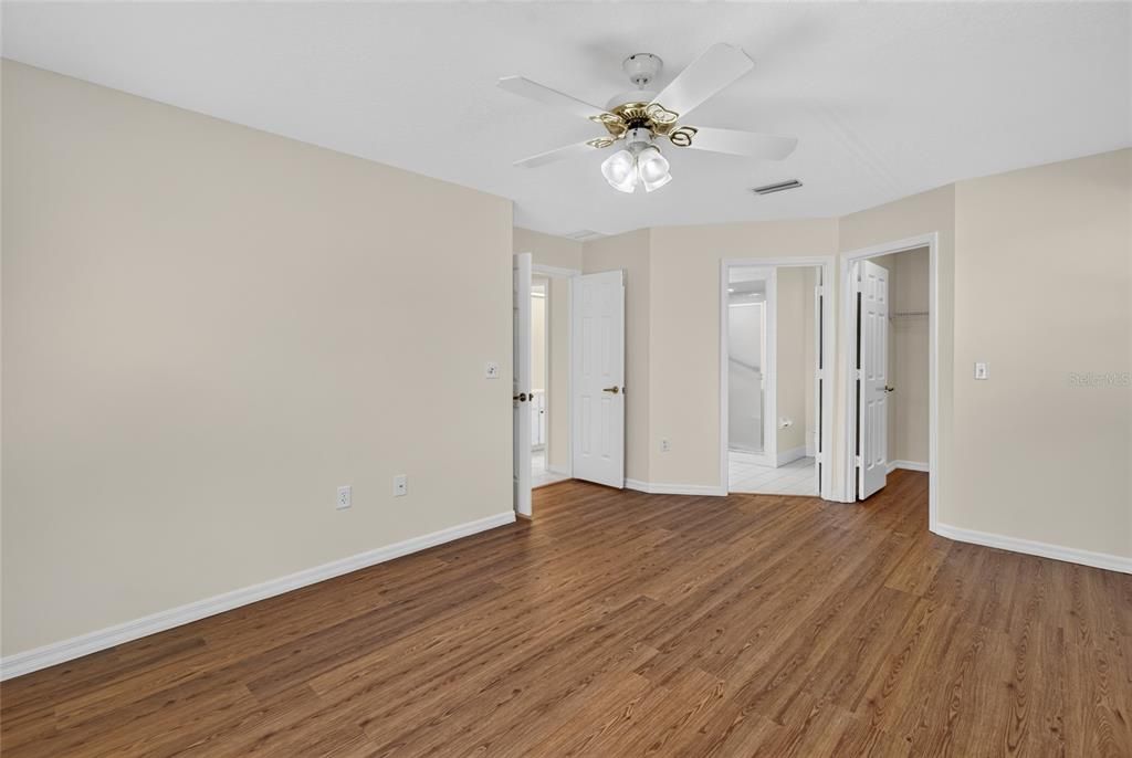 For Sale: $199,975 (2 beds, 2 baths, 1327 Square Feet)