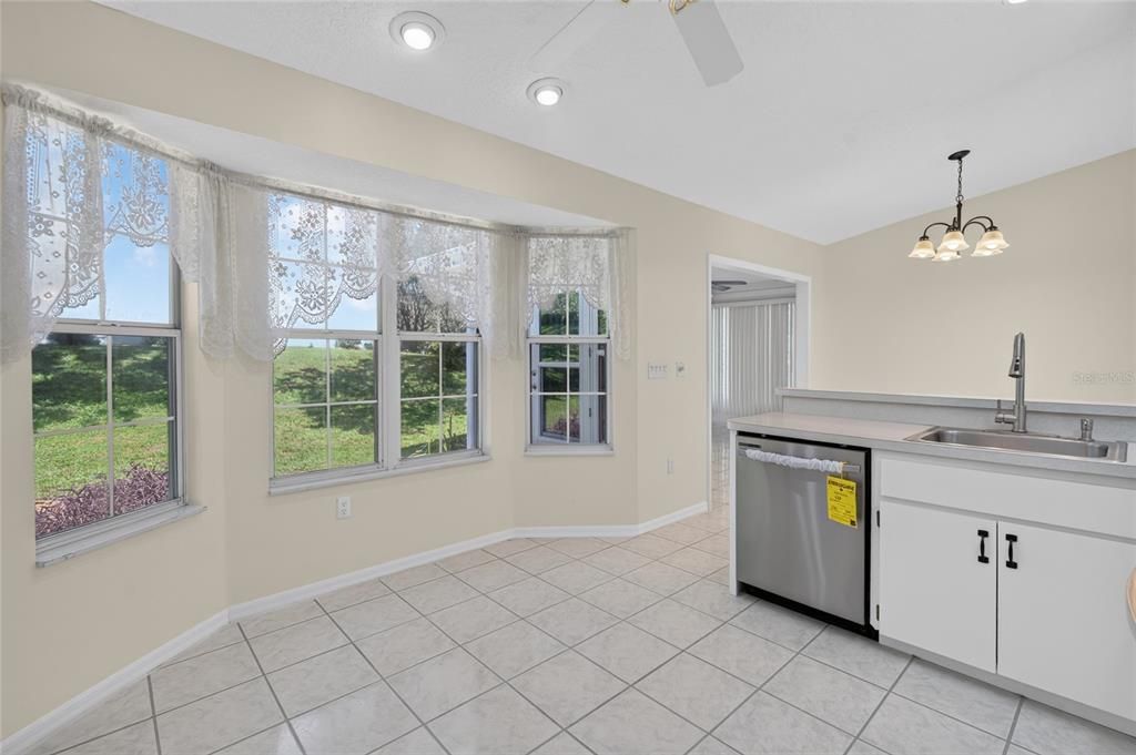 For Sale: $199,975 (2 beds, 2 baths, 1327 Square Feet)
