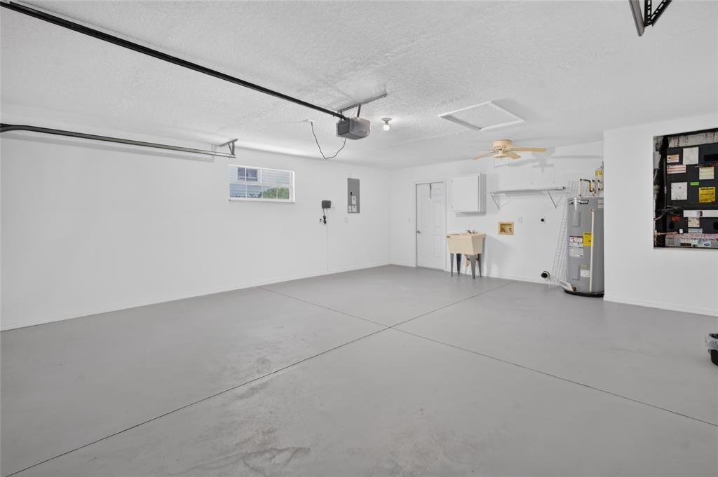 For Sale: $199,975 (2 beds, 2 baths, 1327 Square Feet)