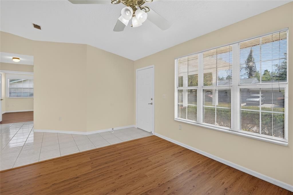 For Sale: $199,975 (2 beds, 2 baths, 1327 Square Feet)